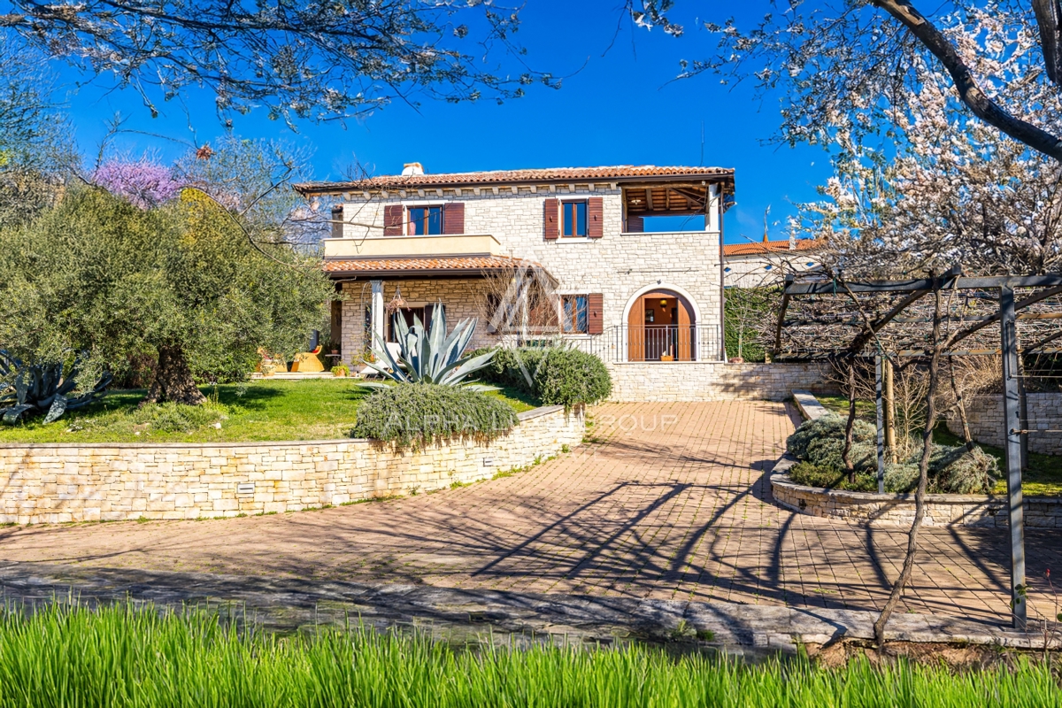 Brtonigla, Istria – Affascinante villa in pietra vista mare