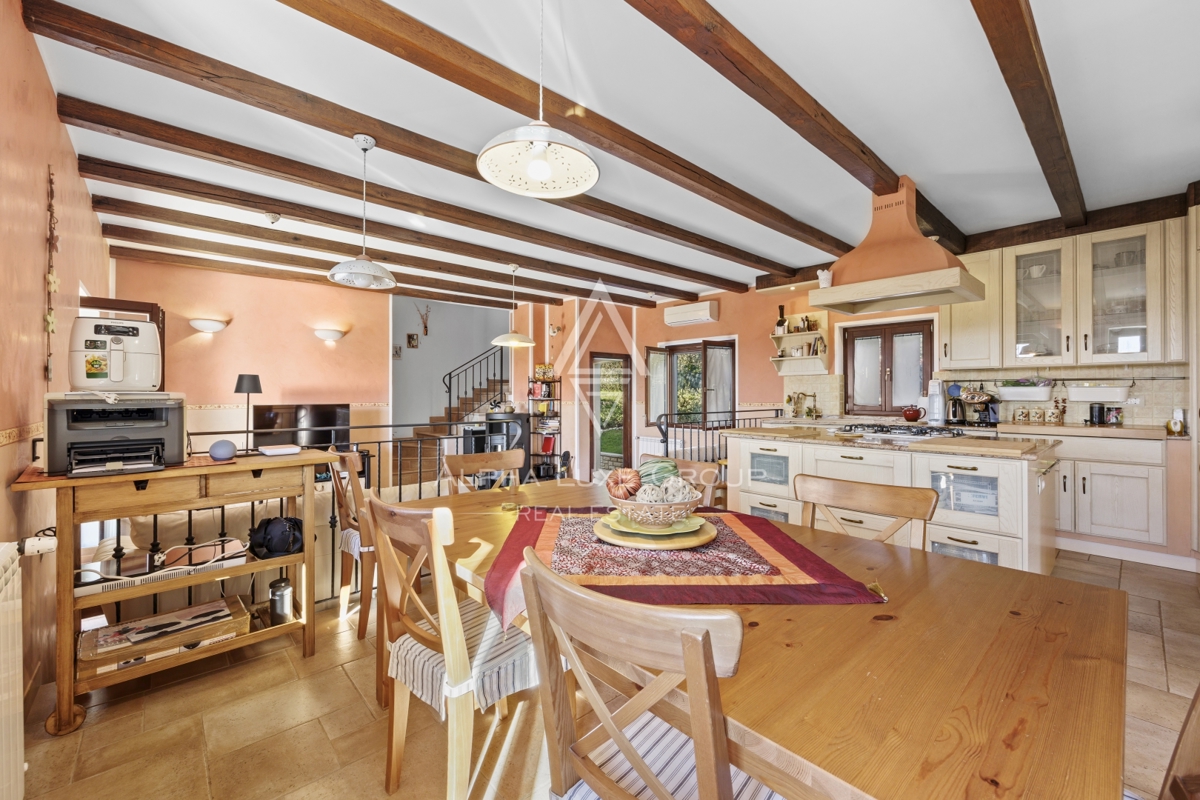 Brtonigla, Istria – Affascinante villa in pietra vista mare