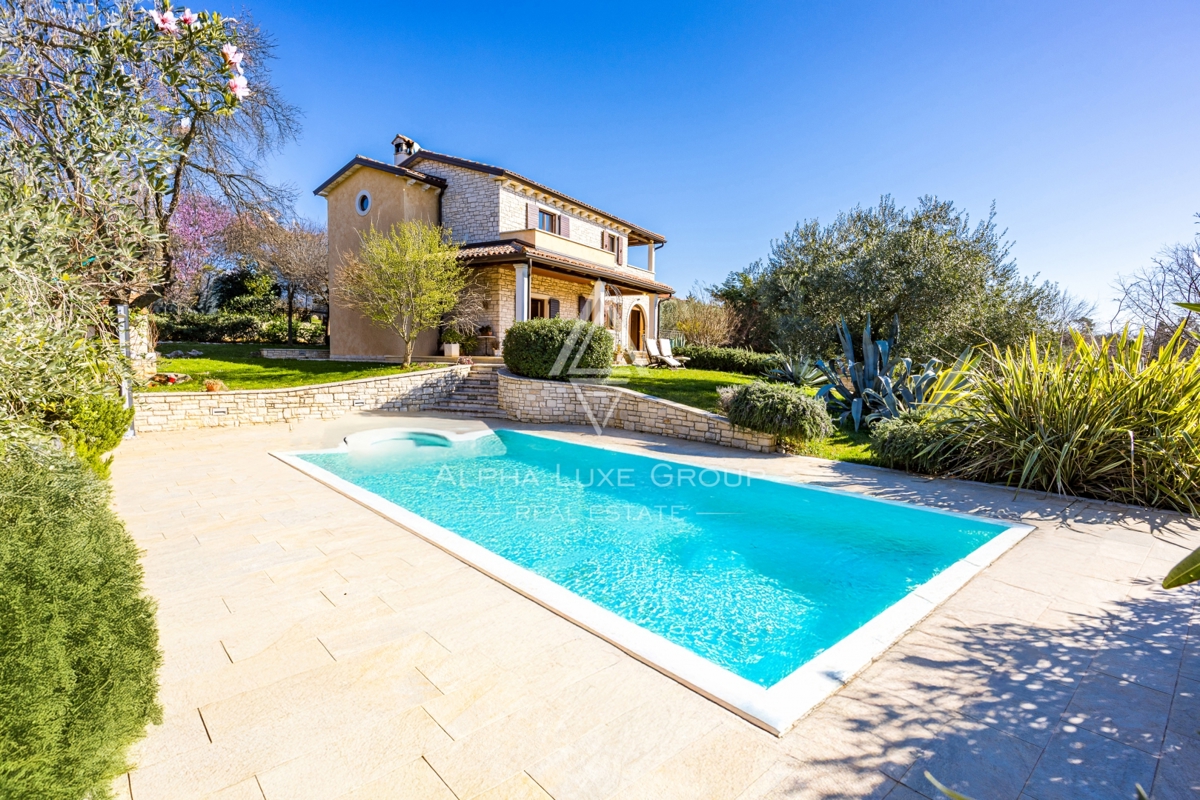 Brtonigla, Istria – Affascinante villa in pietra vista mare