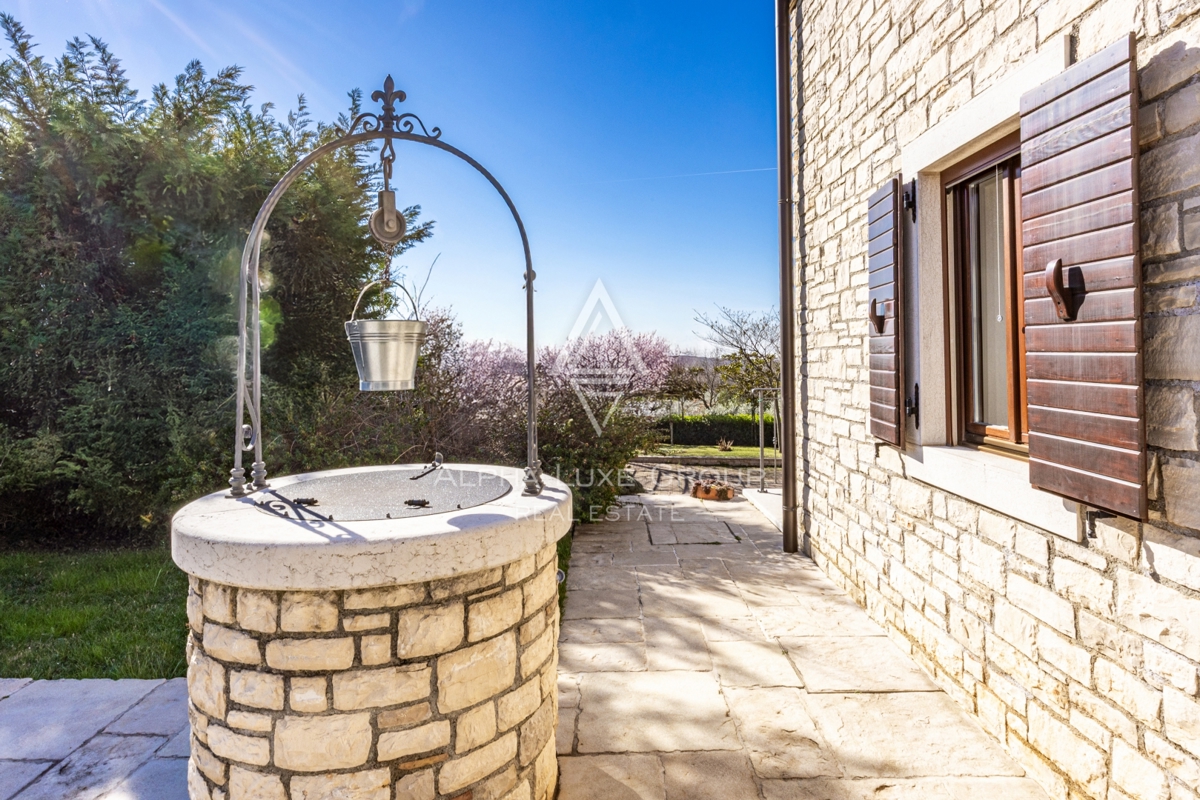 Brtonigla, Istria – Affascinante villa in pietra vista mare