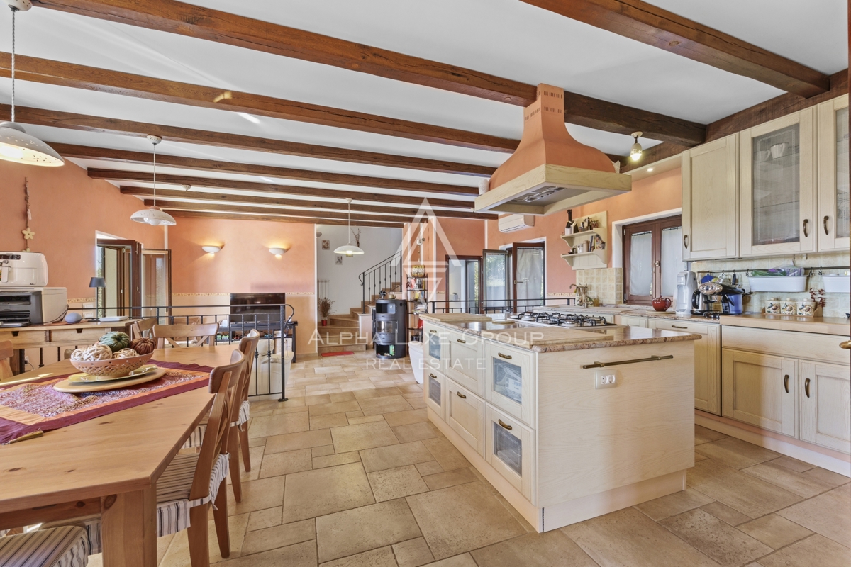 Brtonigla, Istria – Affascinante villa in pietra vista mare