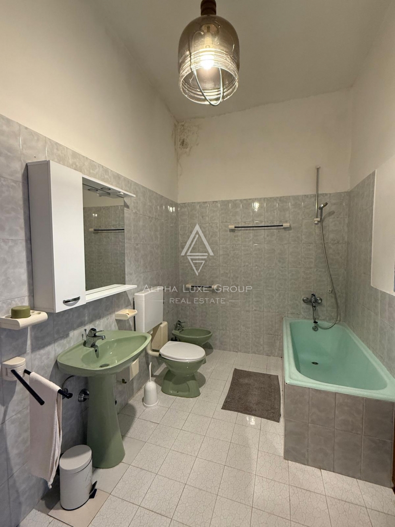 Istria, Brtonigla: Ampio appartamento vista mare in centro