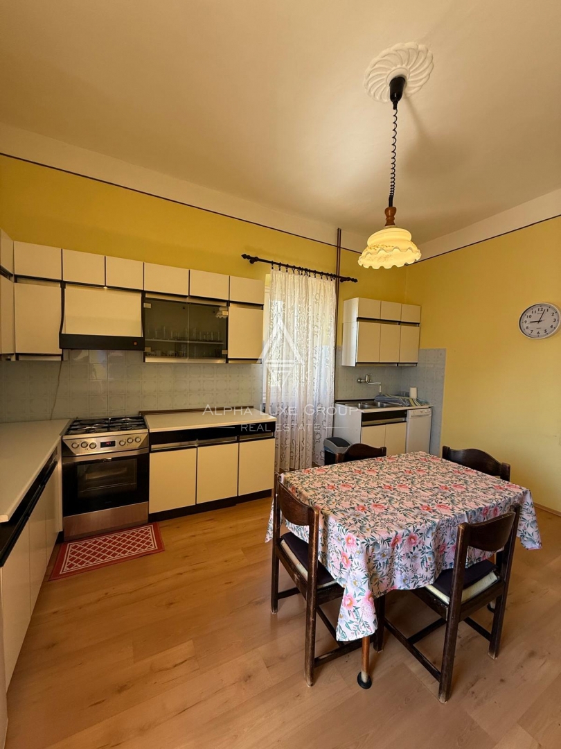 Istria, Brtonigla: Ampio appartamento vista mare in centro