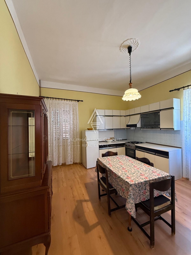 Istria, Brtonigla: Ampio appartamento vista mare in centro