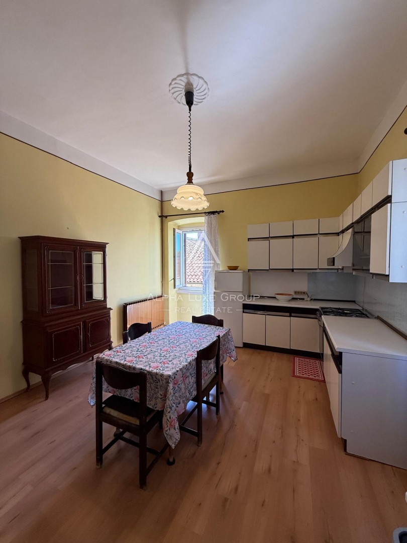 Istria, Brtonigla: Ampio appartamento vista mare in centro