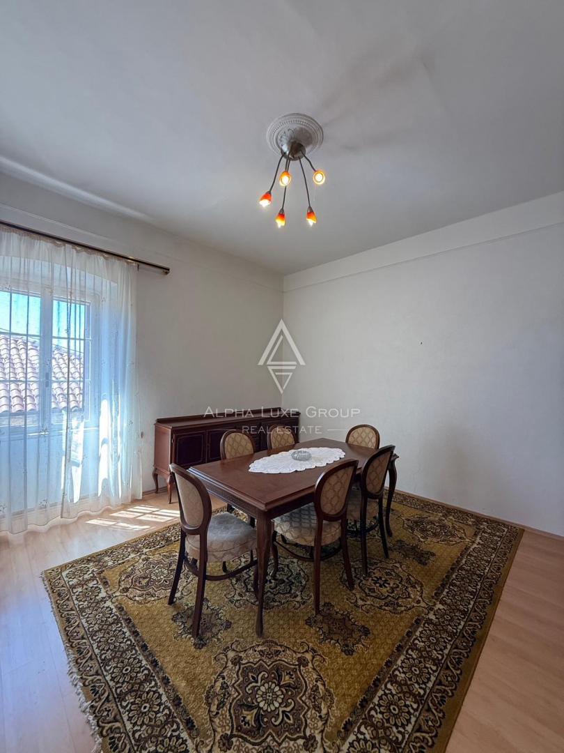 Istria, Brtonigla: Ampio appartamento vista mare in centro