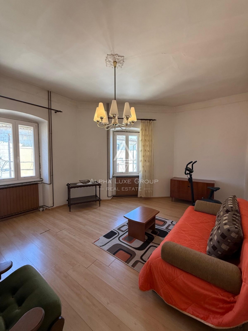 Istria, Brtonigla: Ampio appartamento vista mare in centro