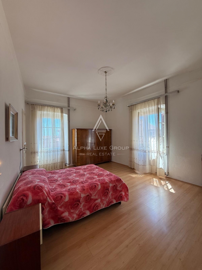 Istria, Brtonigla: Ampio appartamento vista mare in centro