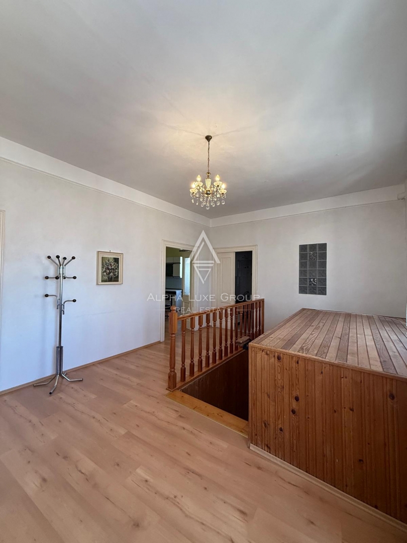 Istria, Brtonigla: Ampio appartamento vista mare in centro