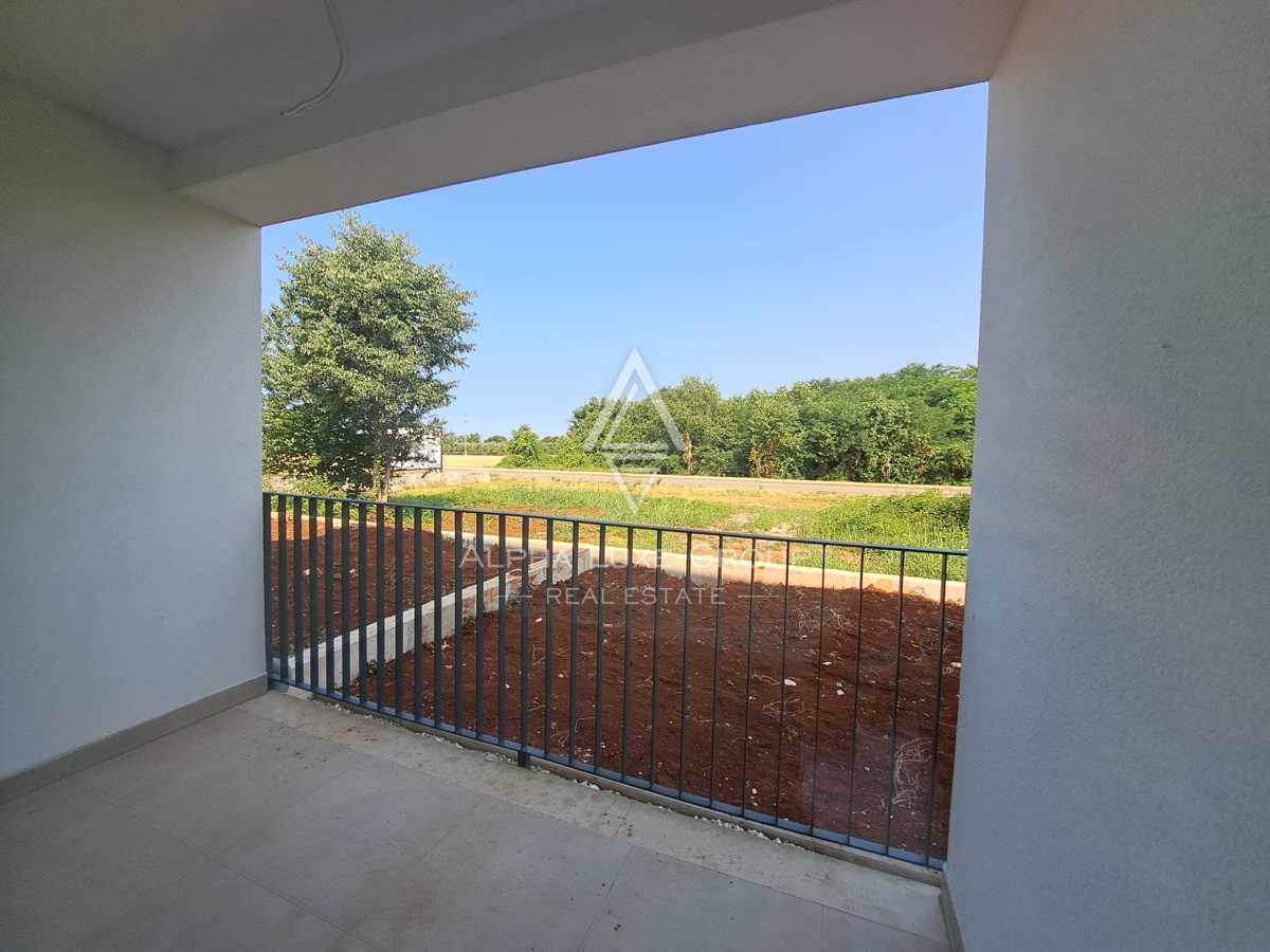 Parenzo, Istria: Moderno appartamento al piano T in vendita