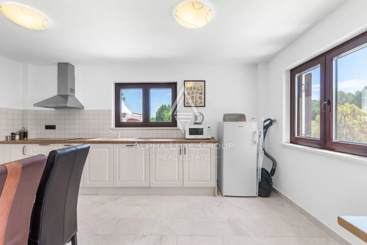 Istria, Pićan: Tenuta con 3 ville su ampio lotto