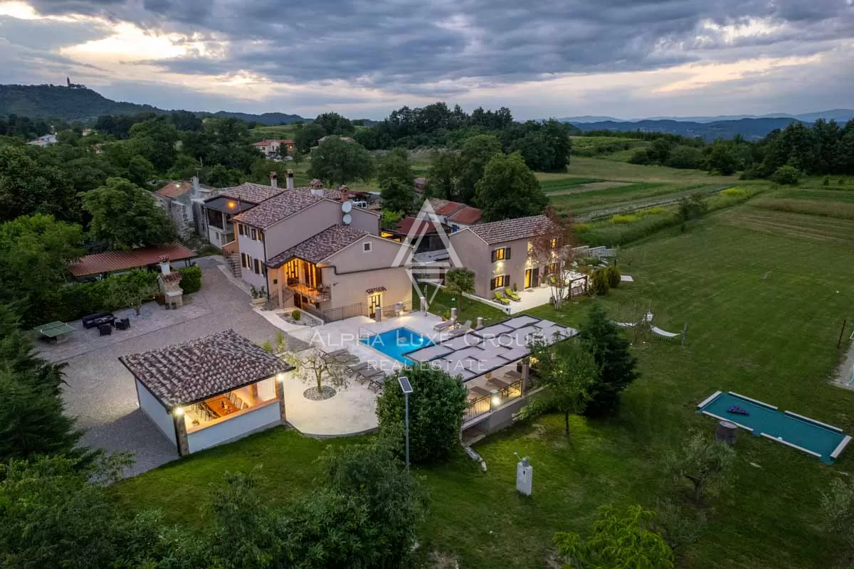 Istria, Pićan: Tenuta con 3 ville su ampio lotto