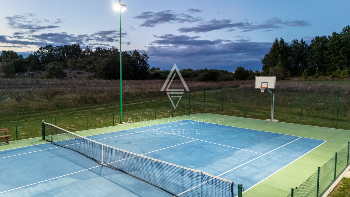 Istria, Pićan: Tenuta con 3 ville su ampio lotto