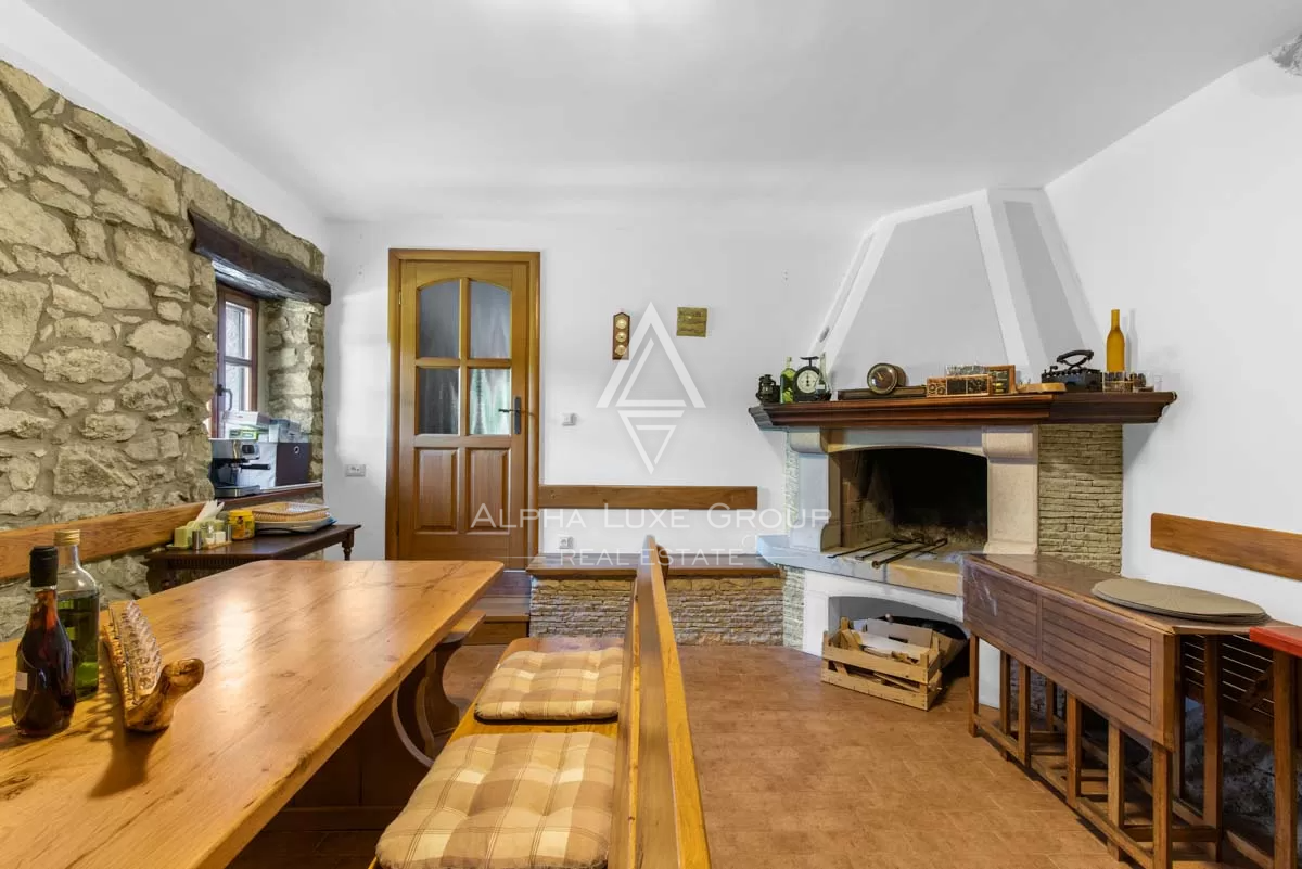 Istria, Pićan: Tenuta con 3 ville su ampio lotto