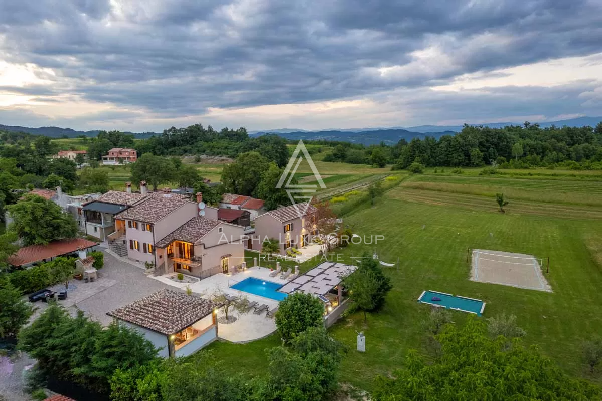 Istria, Pićan: Tenuta con 3 ville su ampio lotto