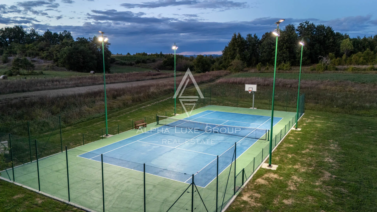 Istria, Pićan: Tenuta con 3 ville su ampio lotto