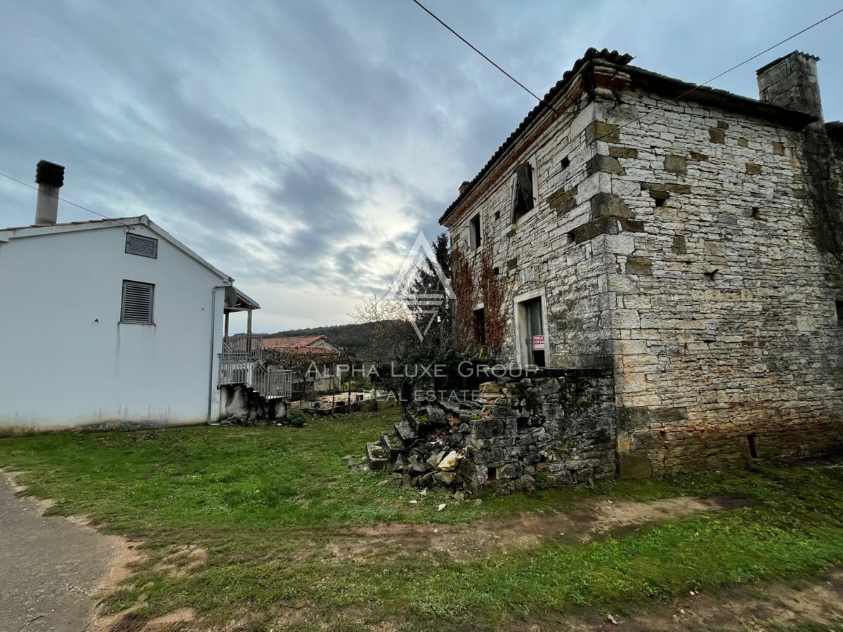 Istria, Oprtalj – Case in pietra con ampio terreno