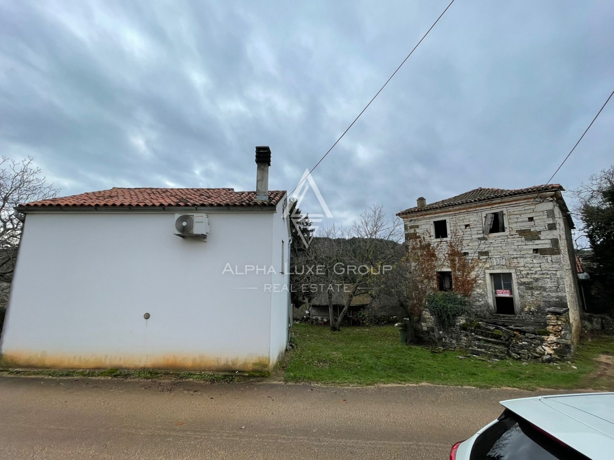 Istria, Oprtalj – Case in pietra con ampio terreno