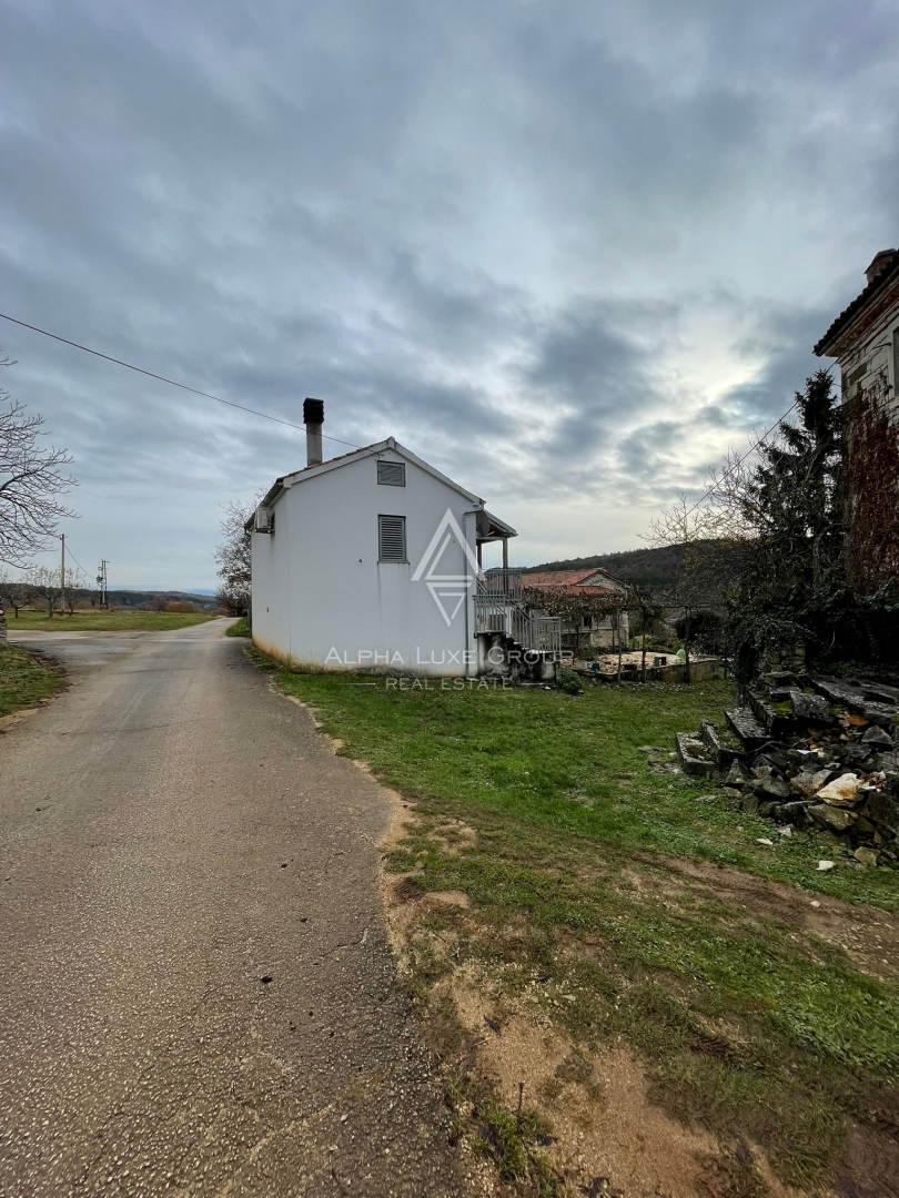 Istria, Oprtalj – Case in pietra con ampio terreno