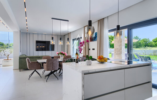 Istria, Labin: Casa moderna con piscina e tennis