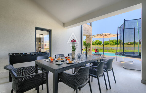 Istria, Labin: Casa moderna con piscina e tennis