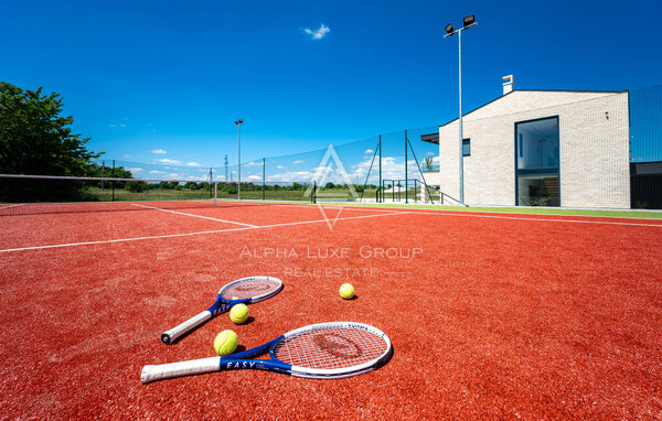 Istria, Labin: Casa moderna con piscina e tennis