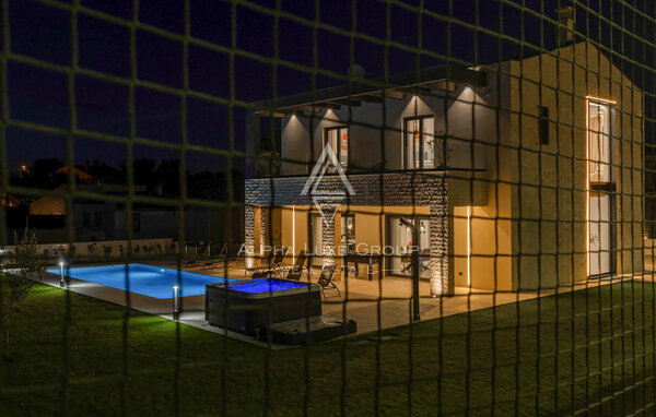 Istria, Labin: Casa moderna con piscina e tennis