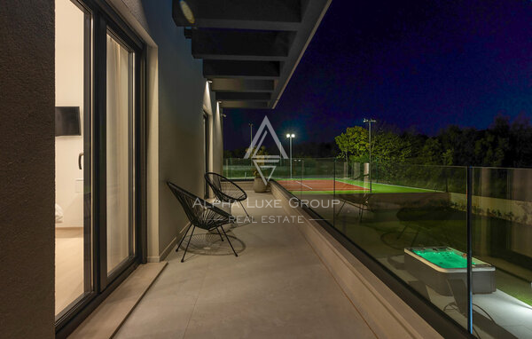 Istria, Labin: Casa moderna con piscina e tennis