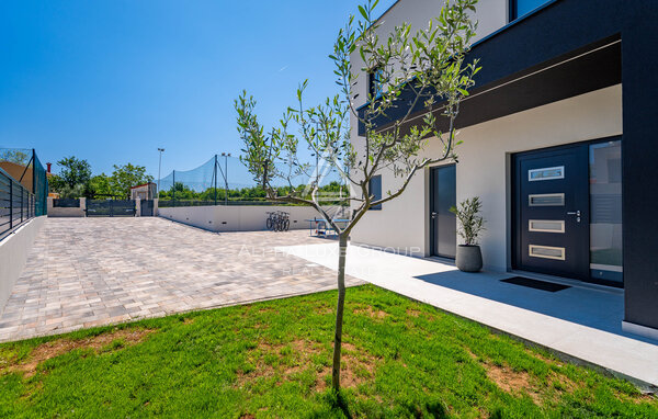 Istria, Labin: Casa moderna con piscina e tennis