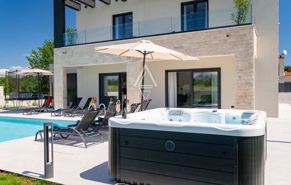 Istria, Labin: Casa moderna con piscina e tennis