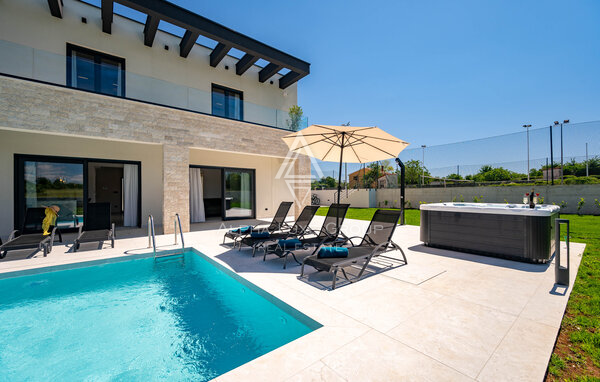 Istria, Labin: Casa moderna con piscina e tennis