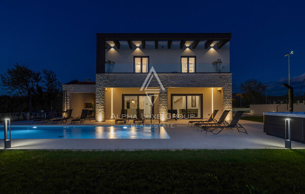 Istria, Labin: Casa moderna con piscina e tennis