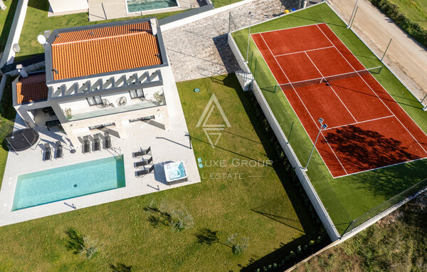 Istria, Labin: Casa moderna con piscina e tennis
