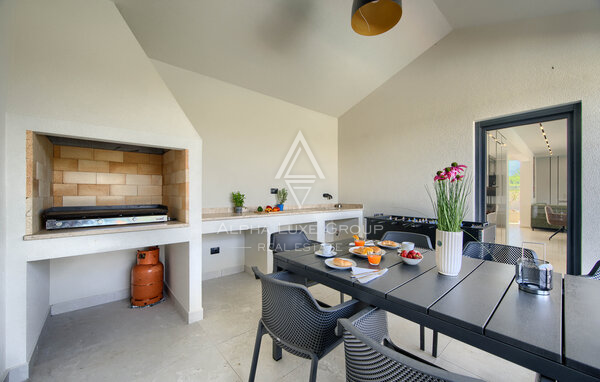 Istria, Labin: Casa moderna con piscina e tennis