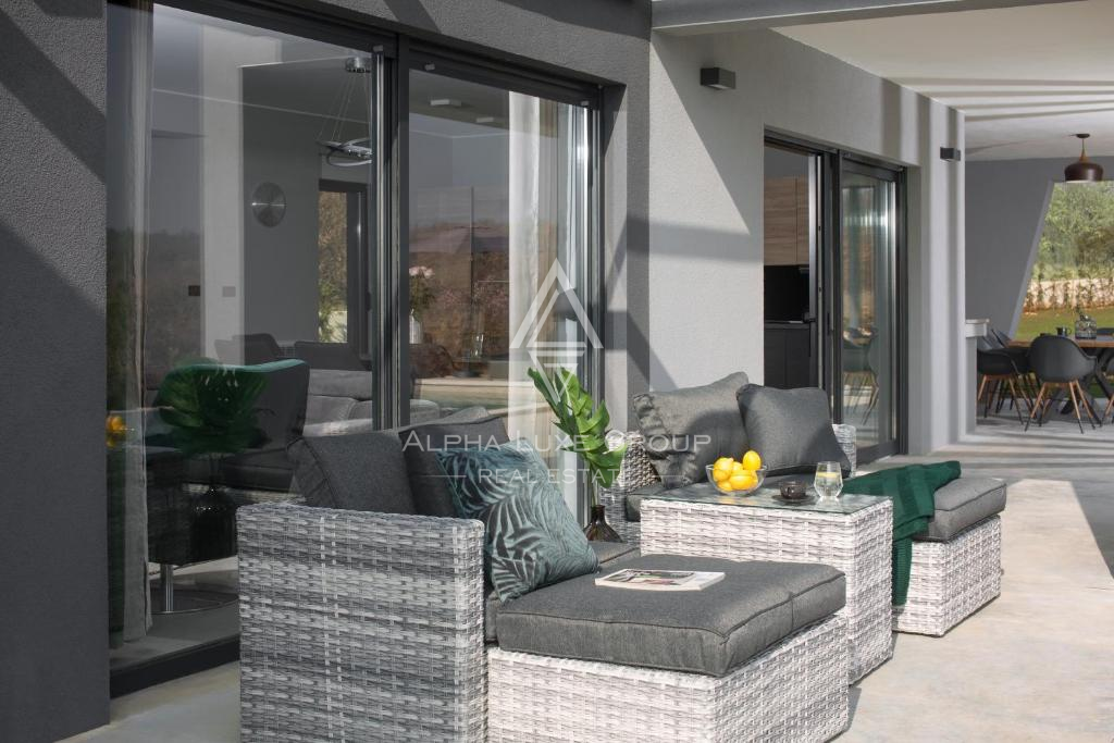 Istria, Vodnjan: Villa moderna con piscina