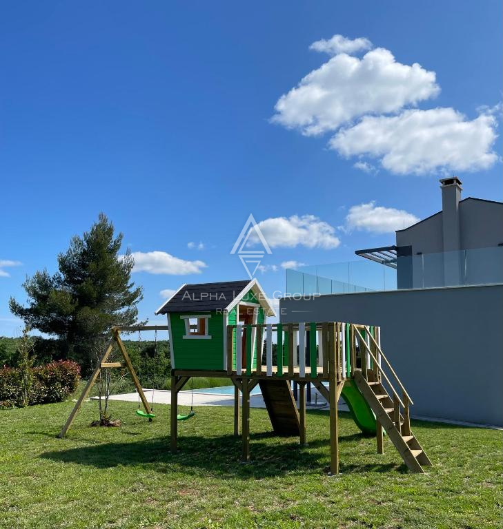 Istria, Vodnjan: Villa moderna con piscina