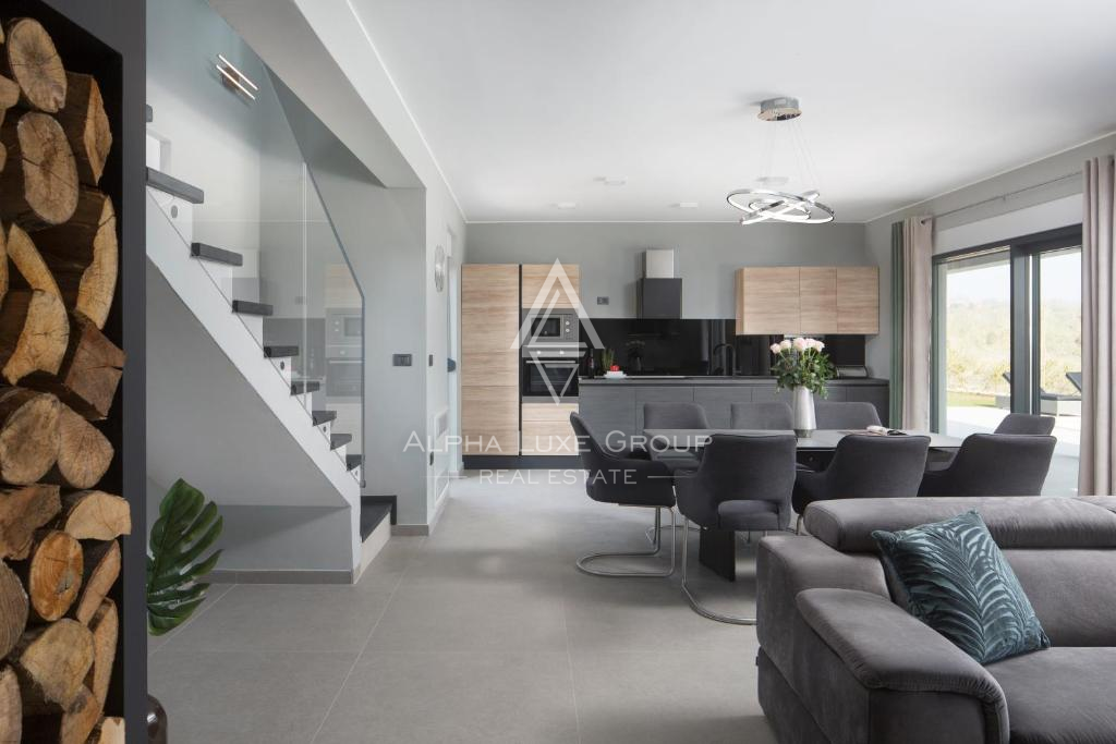 Istria, Vodnjan: Villa moderna con piscina