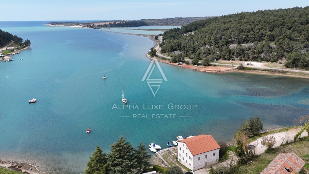 Istria, Torre: Progetto storico in pietra fronte mare