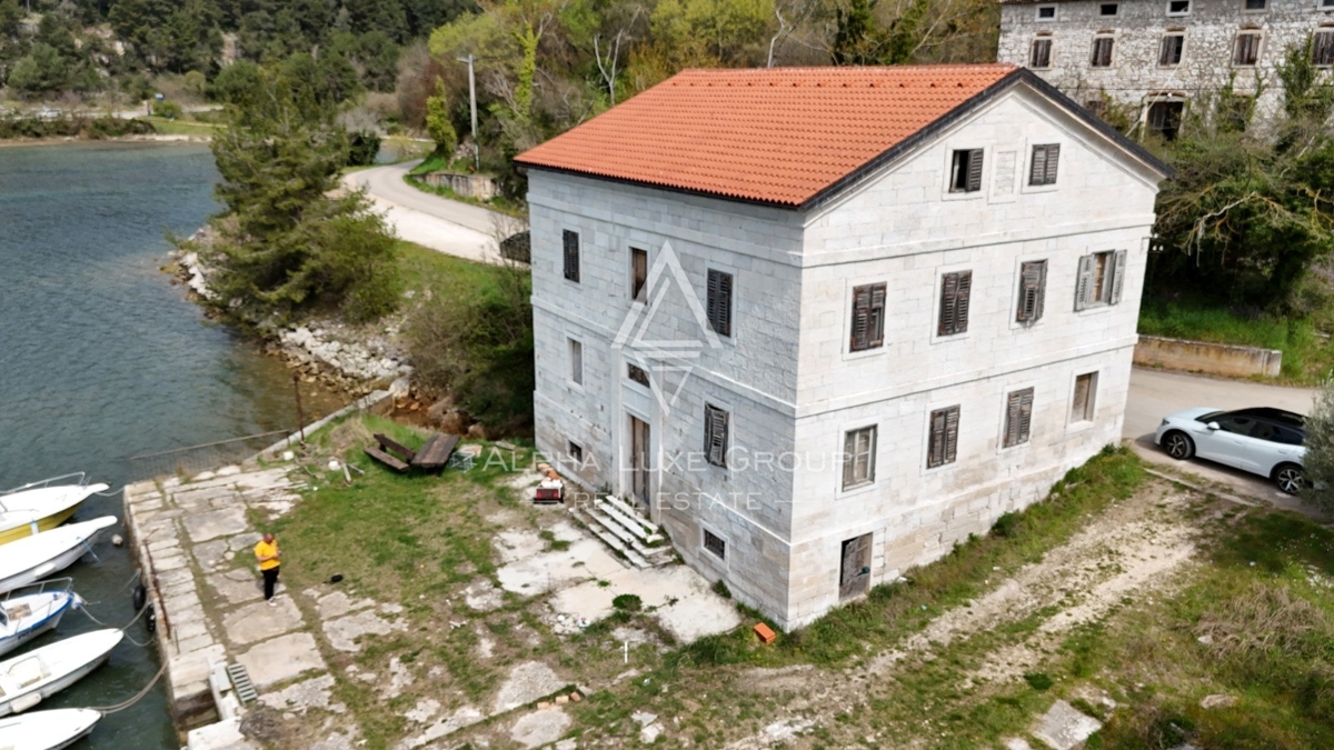 Istria, Torre: Progetto storico in pietra fronte mare