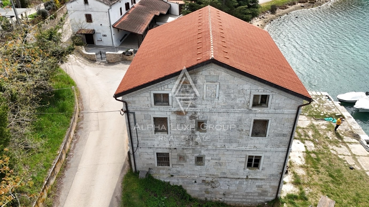 Istria, Torre: Progetto storico in pietra fronte mare