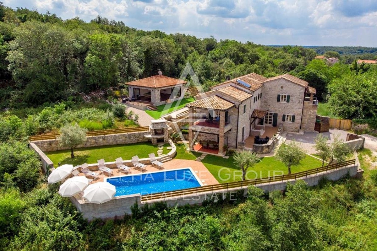 Villa rustica in pietra ristrutturata con piscina, Istria, Tinjan