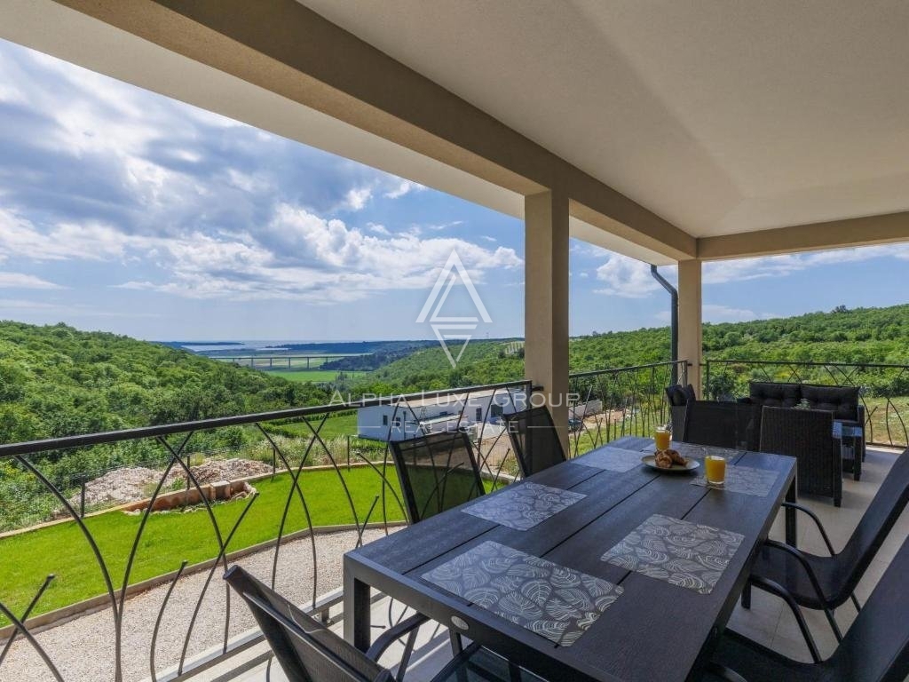 Istria, Novigrad – Splendida villa con vista panoramica sul mare in vendita