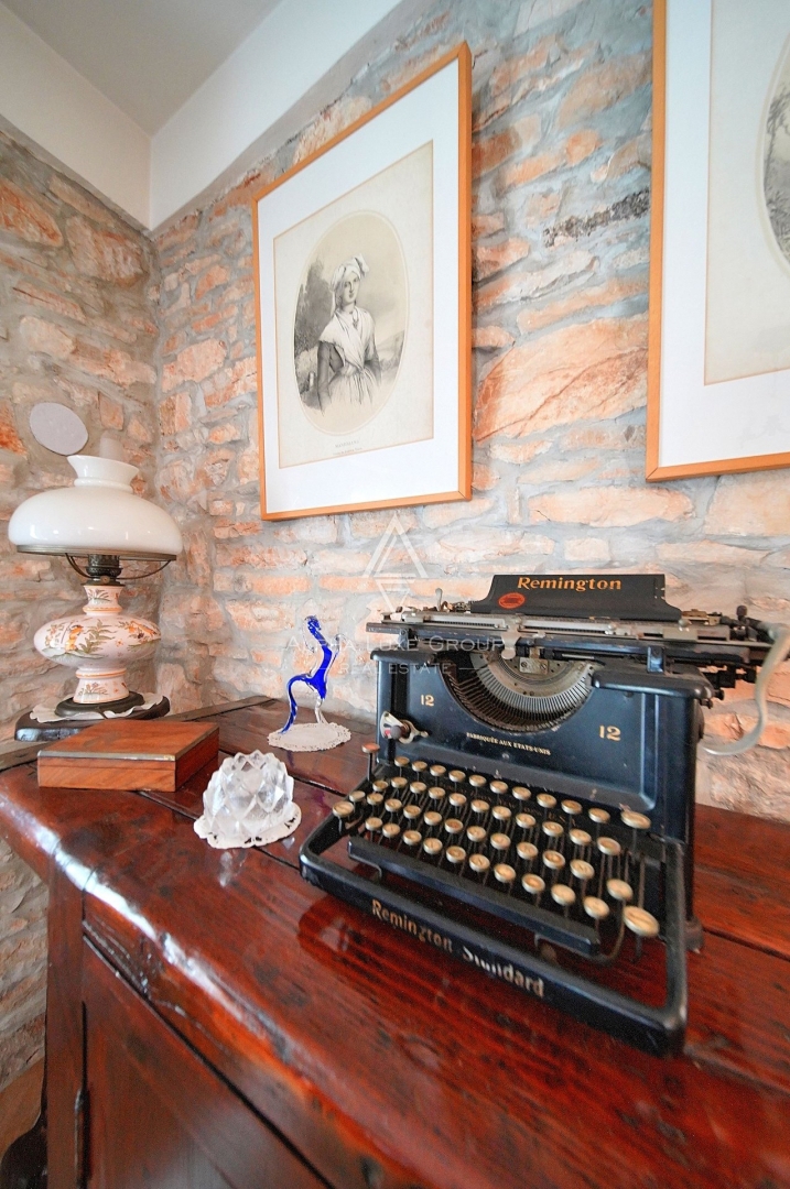 Istria, Žminj, Casa in pietra ristrutturata in un villaggio pittoresco