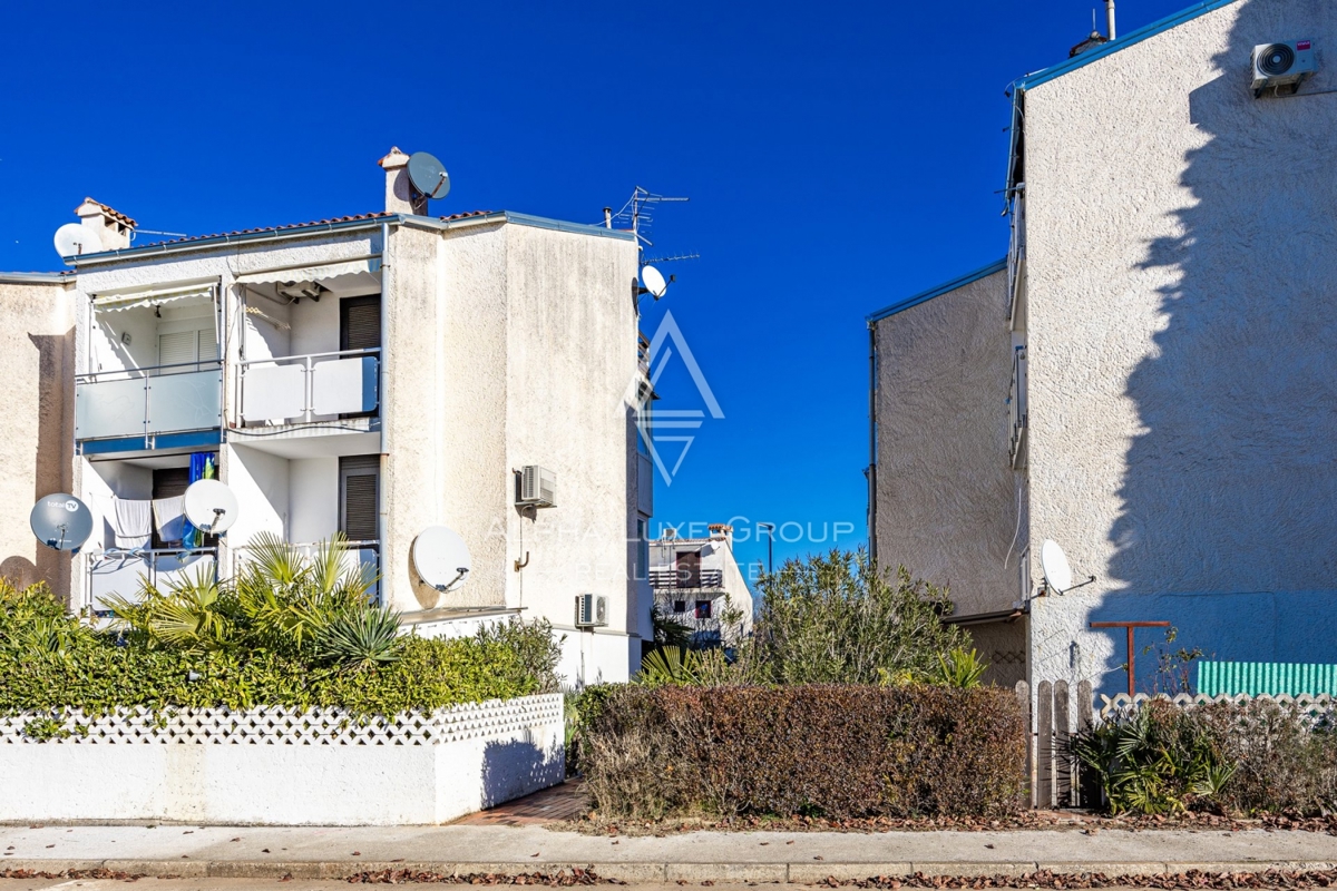 Istria, Červar Porat – Appartamento esclusivo con una camera a 300 metri dal mare in vendita