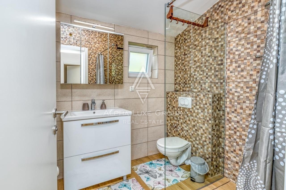 Poreč: Eccezionale coppia di duplex con piscine private in vendita