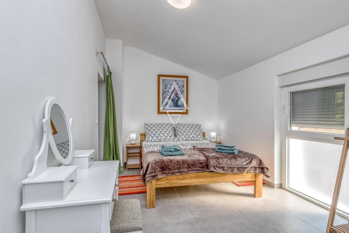 Poreč: Eccezionale coppia di duplex con piscine private in vendita