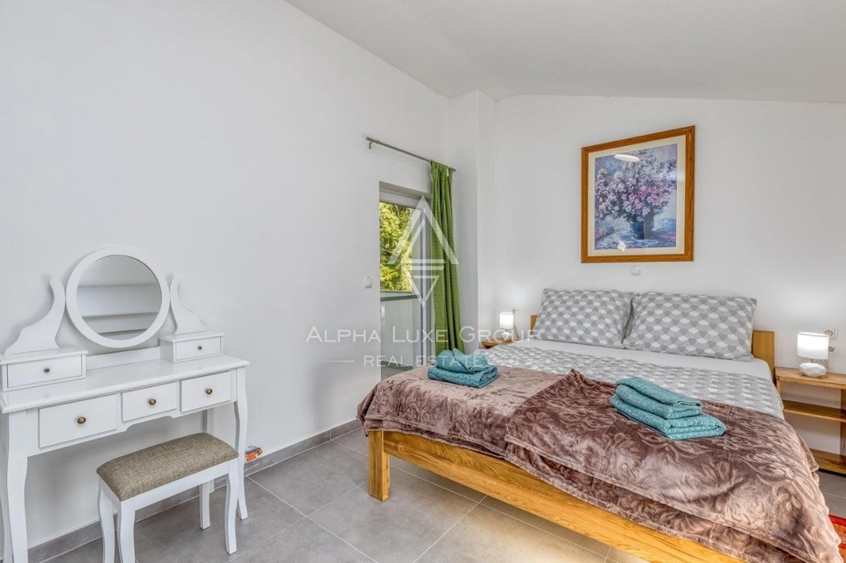 Poreč: Eccezionale coppia di duplex con piscine private in vendita