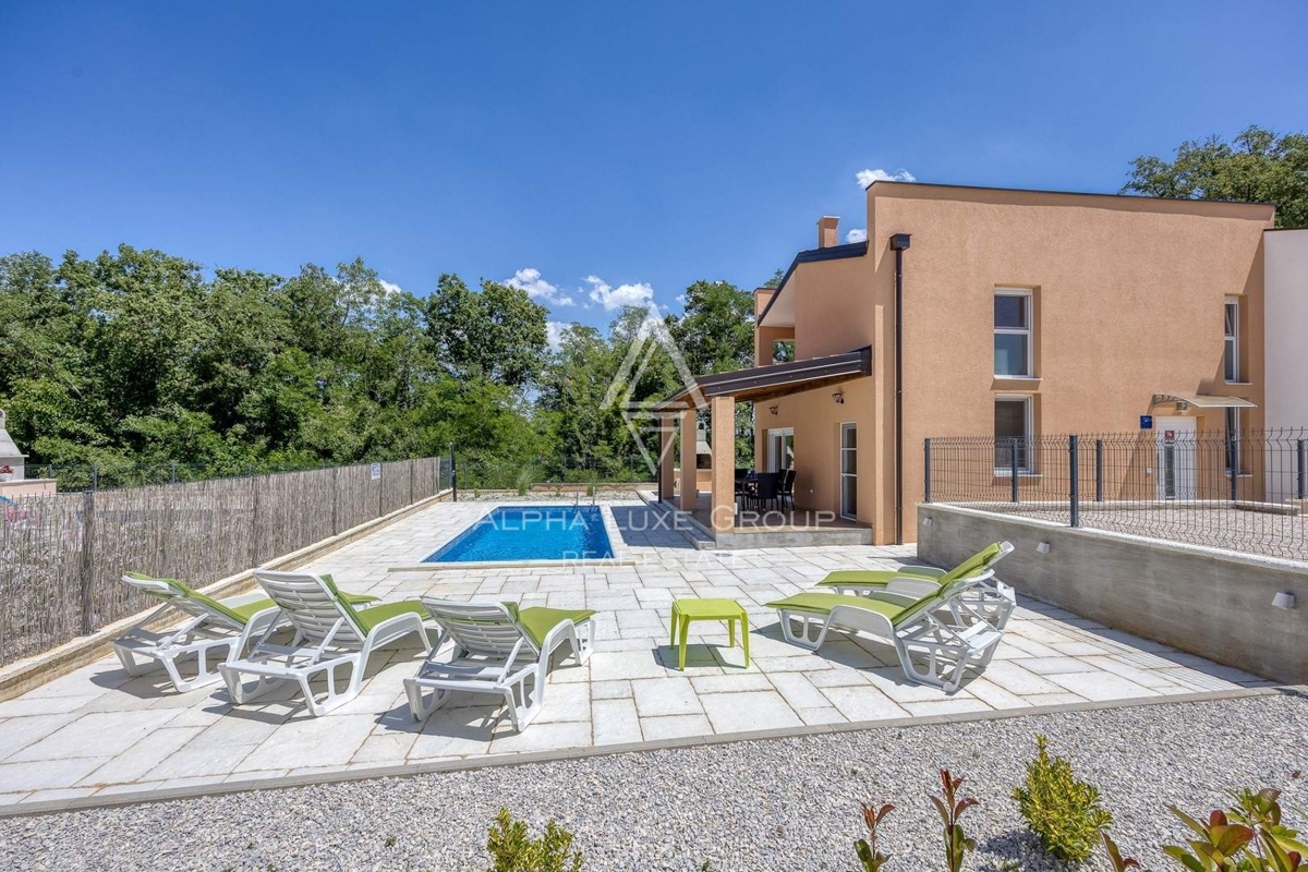 Poreč: Eccezionale coppia di duplex con piscine private in vendita