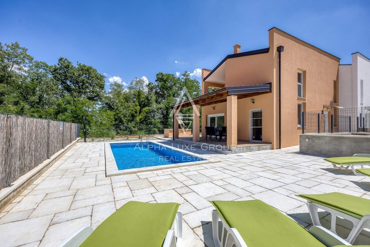 Poreč: Eccezionale coppia di duplex con piscine private in vendita