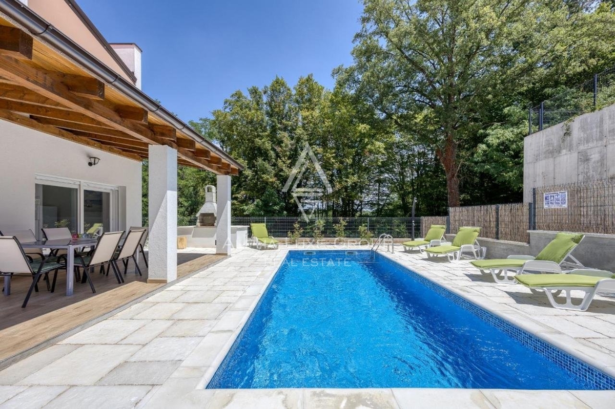 Poreč: Eccezionale coppia di duplex con piscine private in vendita